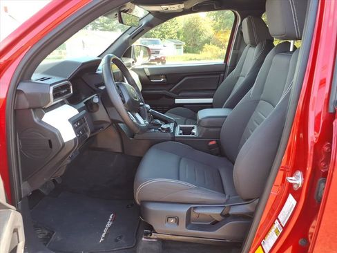 Used 2024 Toyota Tacoma TRD Off-Road image 10