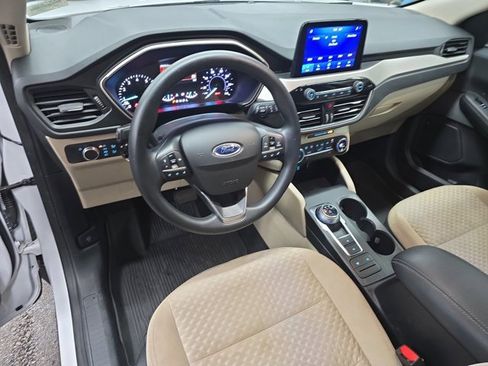 Used 2020 Ford Escape SE image 15