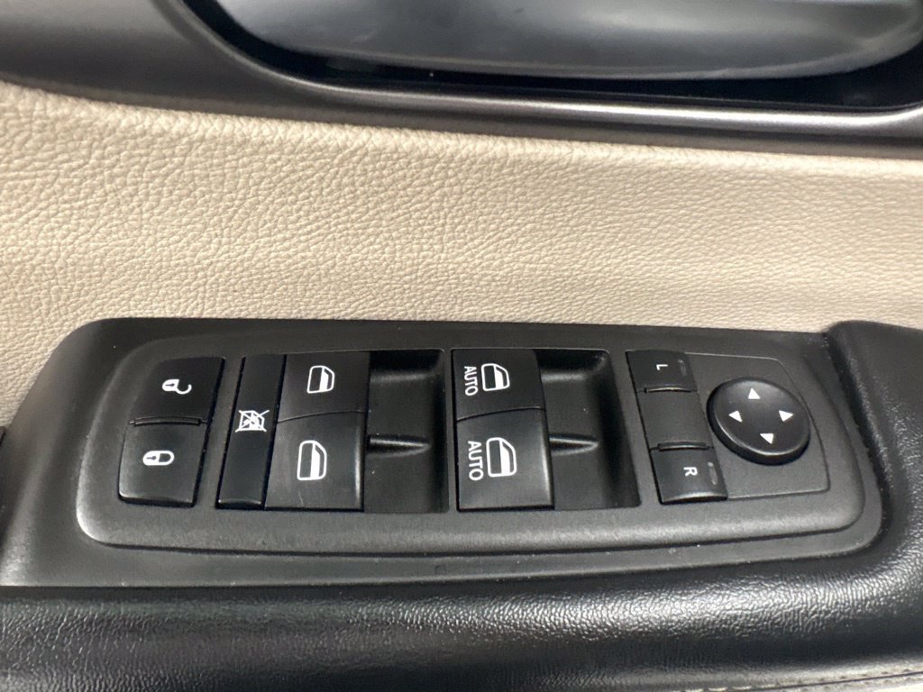Used 2022 Chrysler Pacifica Touring-L FWD image 15