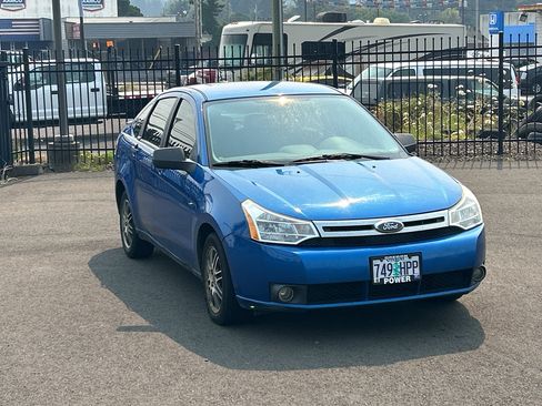 Used 2010 Ford Focus SE FWD image 1