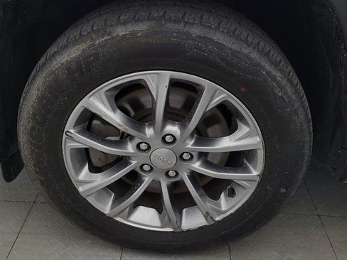 Used 2019 Jeep Cherokee Latitude Plus image 31