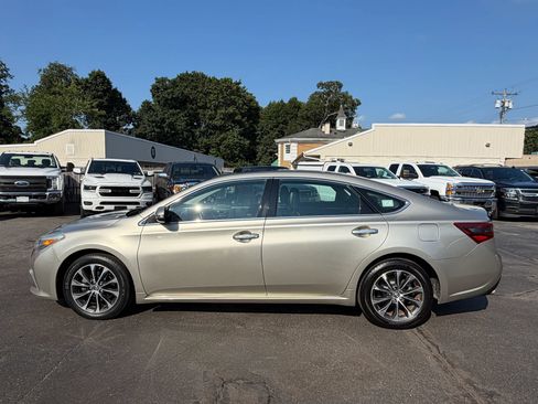Used 2016 Toyota Avalon XLE Plus FWD image 3