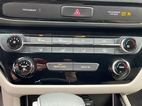 Used 2020 Kia Sedona LX image 15