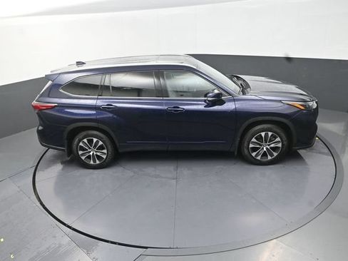 Used 2022 Toyota Highlander XLE w/ Protection Package #3 (TMS) AWD/4WD image 30