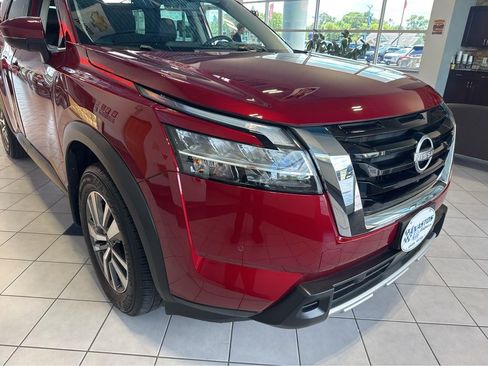 Used 2023 Nissan Pathfinder SL AWD/4WD image 6