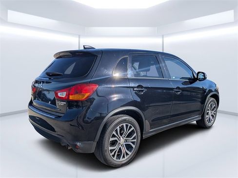 Used 2017 Mitsubishi Outlander Sport ES image 3