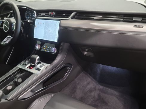New 2026 Jaguar F-PACE R-Dynamic S image 4