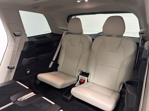 Used 2017 Volvo XC90 T6 Momentum w/ Vision Package AWD/4WD image 16