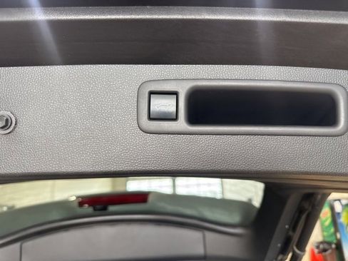 Used 2020 Toyota Highlander Limited image 13