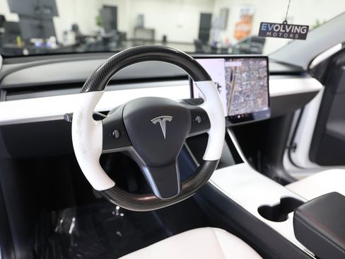 Used 2021 Tesla Model Y Long Range AWD/4WD image 30
