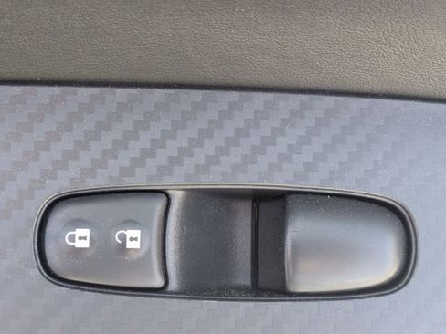 Used 2025 Nissan Sentra SV image 32