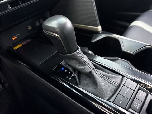 Used 2025 Toyota Camry SE image 20