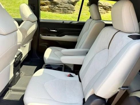 Certified 2026 Toyota Grand Highlander AWD Hybrid image 12