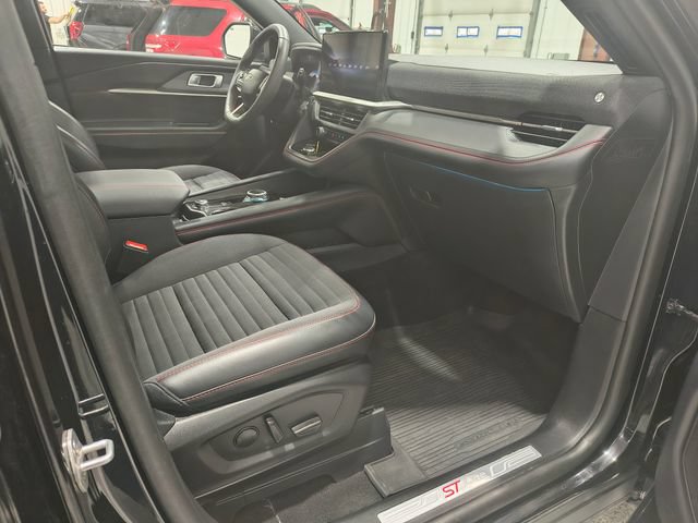 Certified 2025 Ford Explorer ST-Line w/ Premium Package AWD/4WD image 24