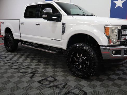 Used 2019 Ford F250 XLT w/ XLT Premium Package AWD/4WD image 16