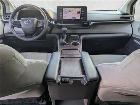 Used 2023 Toyota Sienna LE image 16