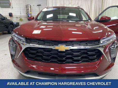 Certified 2025 Chevrolet Trax LT w/ Driver Confidence Package FWD image 39