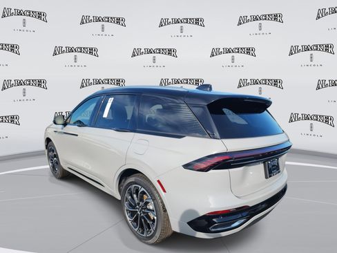 New 2026 Lincoln Nautilus Reserve image 3