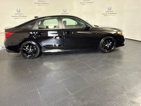 Used 2024 Honda Civic Sport image 3