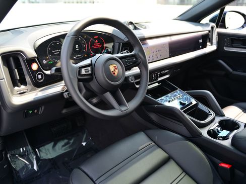Certified 2026 Porsche Cayenne Coupe AWD image 4