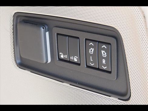 Used 2021 Cadillac Escalade ESV Premium Luxury w/ LPO, Illumination Package image 21