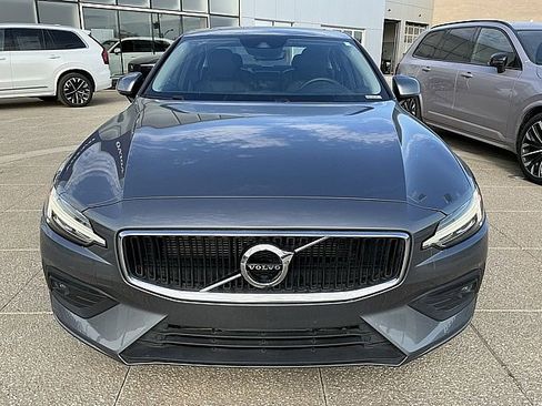 Used 2021 Volvo S60 T5 Momentum w/ Climate Package image 12