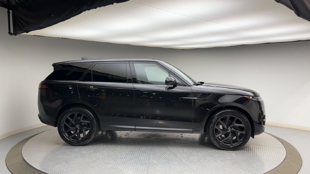 Used 2024 Land Rover Range Rover Sport SE AWD/4WD image 9