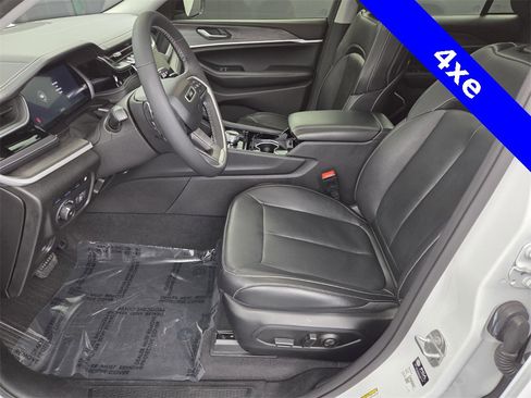 Used 2023 Jeep Grand Cherokee 4WD 4xe image 27