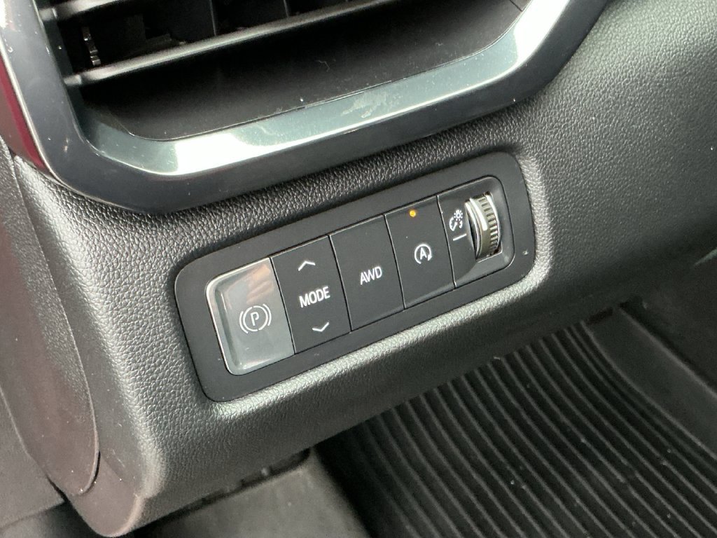 Certified 2025 GMC Acadia AT4 w/ LPO, Floor Liner Package AWD/4WD image 32