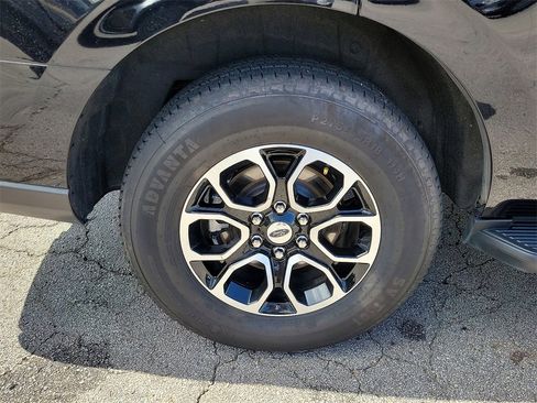 Used 2024 Ford Expedition XLT image 7