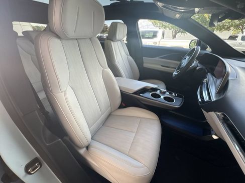 Certified 2024 Cadillac Lyriq Luxury AWD/4WD image 29