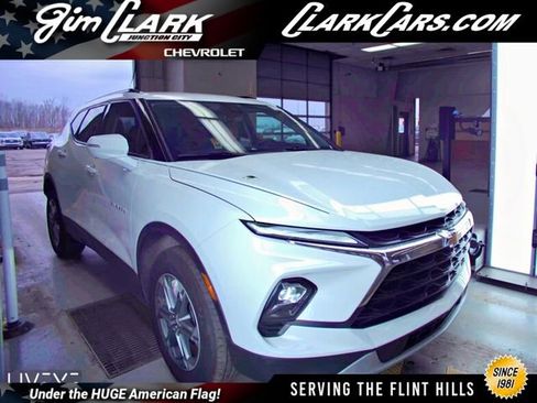 Used 2024 Chevrolet Blazer LT w/ Sound & Technology Package FWD image 1