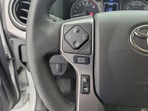 Used 2022 Toyota Tacoma SR5 RWD image 22