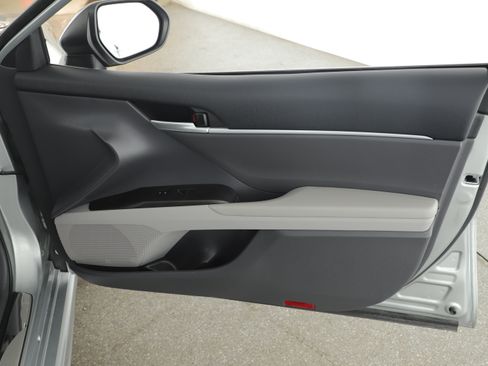 Used 2023 Toyota Camry SE image 14