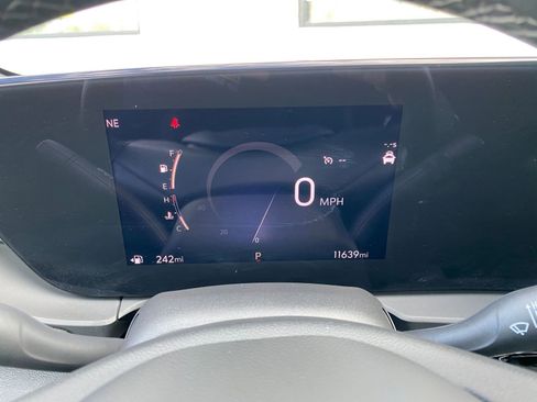 Used 2025 Buick Envista Sport Touring image 40