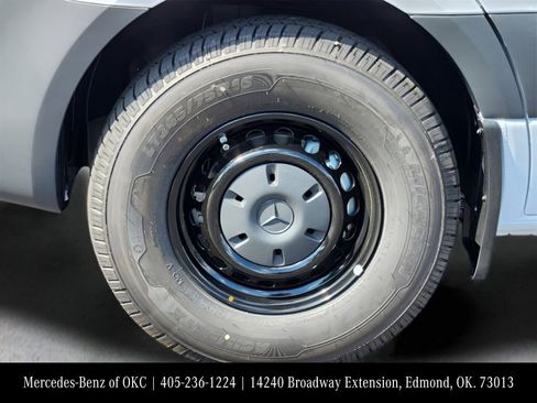 Used 2025 Mercedes-Benz Sprinter 2500 image 28