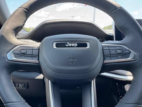 Used 2023 Jeep Compass Latitude AWD/4WD image 17