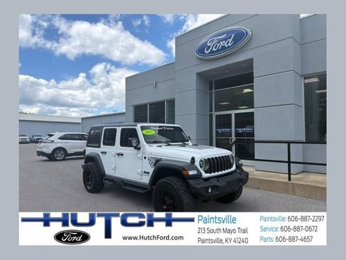 Used 2025 Jeep Wrangler Unlimited Sport AWD/4WD image 1