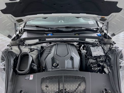 New 2026 Porsche Macan image 32