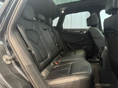 Used 2025 Porsche Macan image 23