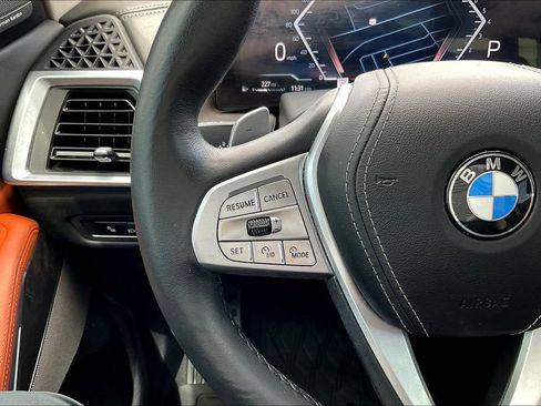 Used 2024 BMW X7 xDrive40i AWD/4WD image 11