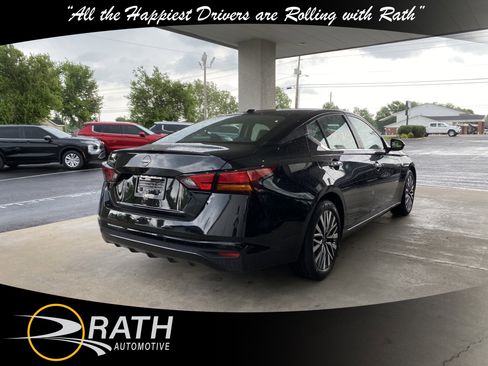 Used 2025 Nissan Altima 2.5 SV FWD image 9