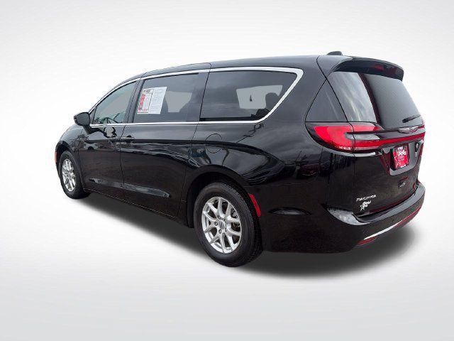 Used 2025 Chrysler Pacifica Select FWD image 4