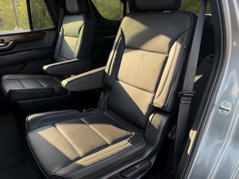 Used 2025 GMC Yukon Denali AWD/4WD image 18