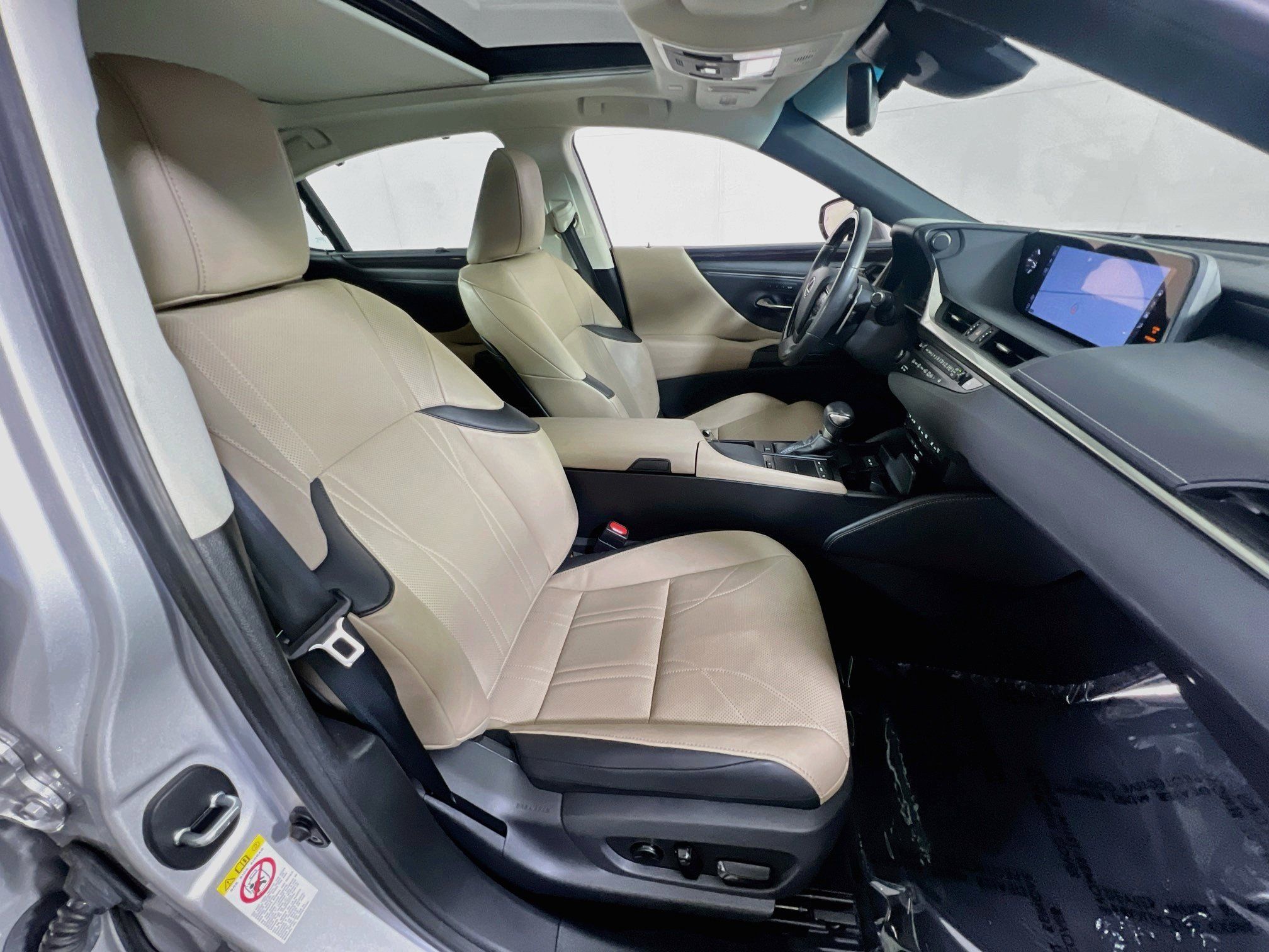 Used 2019 Lexus ES 350 Ultra Luxury w/ Accessory Package 2 FWD image 28