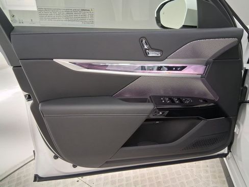 New 2026 BMW 740i w/ Premium Package image 18