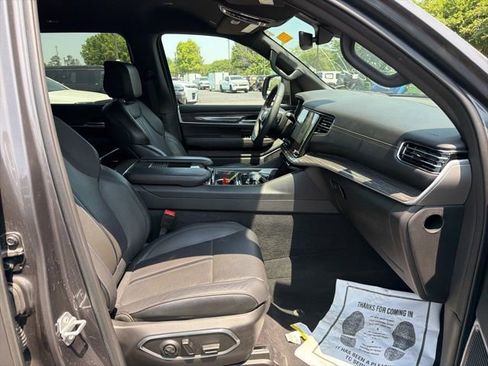 Used 2022 Jeep Wagoneer Series III AWD/4WD image 11