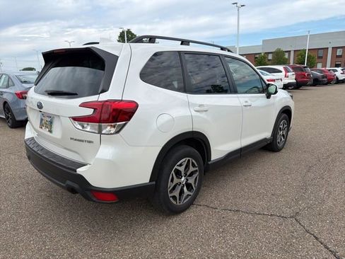Used 2023 Subaru Forester Premium AWD/4WD image 3