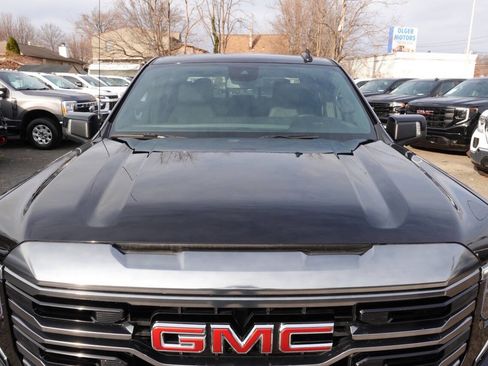Used 2024 GMC Sierra 1500 AT4 w/ AT4 Premium Package image 6