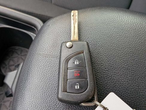 Used 2020 Toyota RAV4 LE FWD image 29